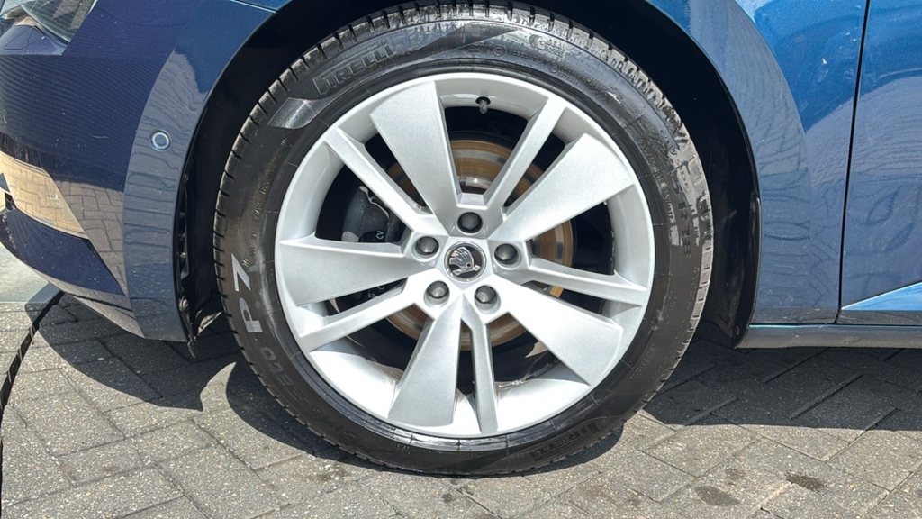 Skoda Superb 2.0 Tdi Cr Se L Executive Dsg 7 Speed 150 P Blue #5