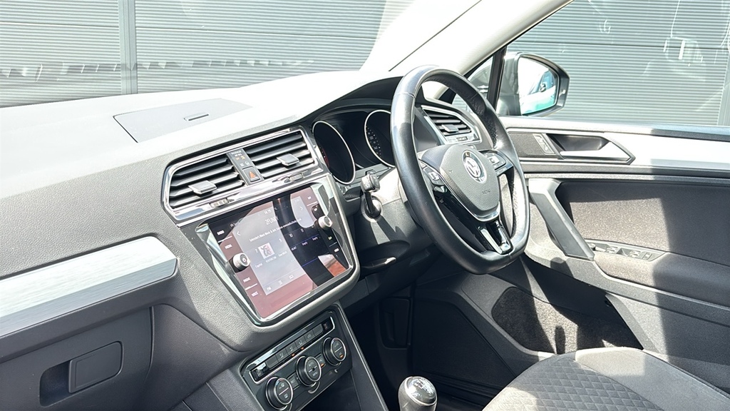 Volkswagen Tiguan 2.0 Tdi 150 4Motion Match 150 Ps Grey #2