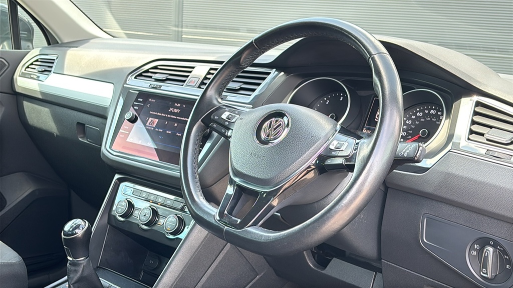 Volkswagen Tiguan 2.0 Tdi 150 4Motion Match 150 Ps Grey #6