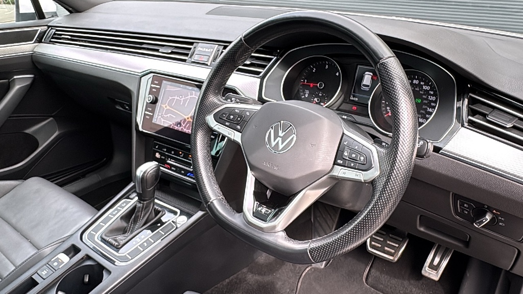 Volkswagen Passat 2.0 Tdi Evo Scr R-line Dsg 150 Ps White #6