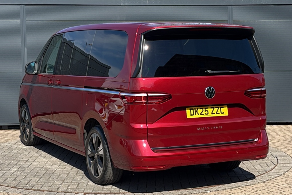 Volkswagen Multivan 2.0 Tdi Style Lwb Dsg 150 Ps Red #3