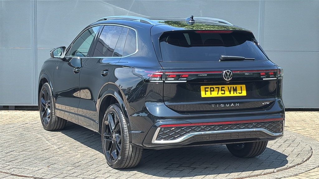 Volkswagen Tiguan 1.5 Etsi 150 R-line Dsg 150 Ps Black #3