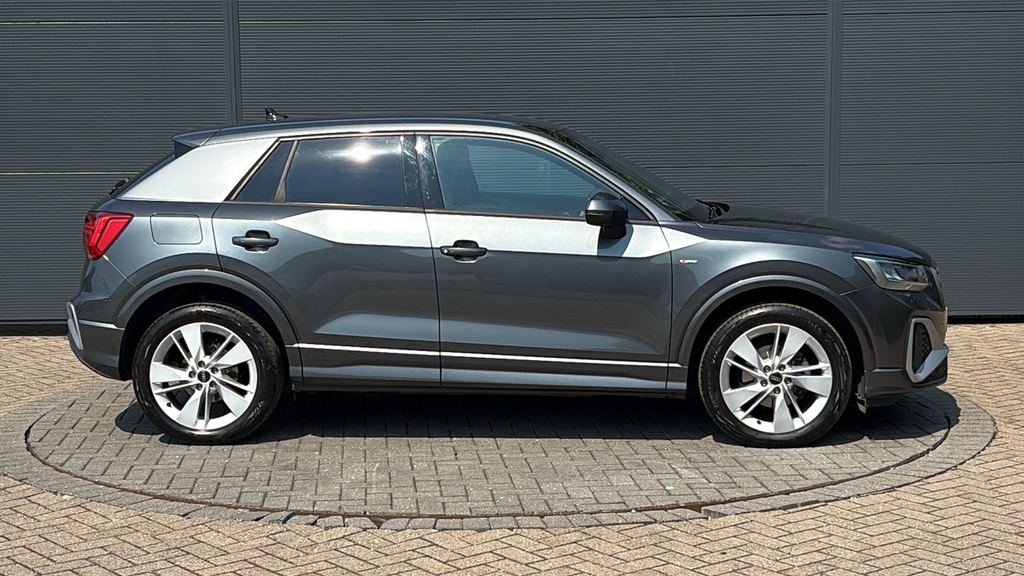 Audi Q2 35 Tfsi S Line S Tronic 0 Ps Grey #4
