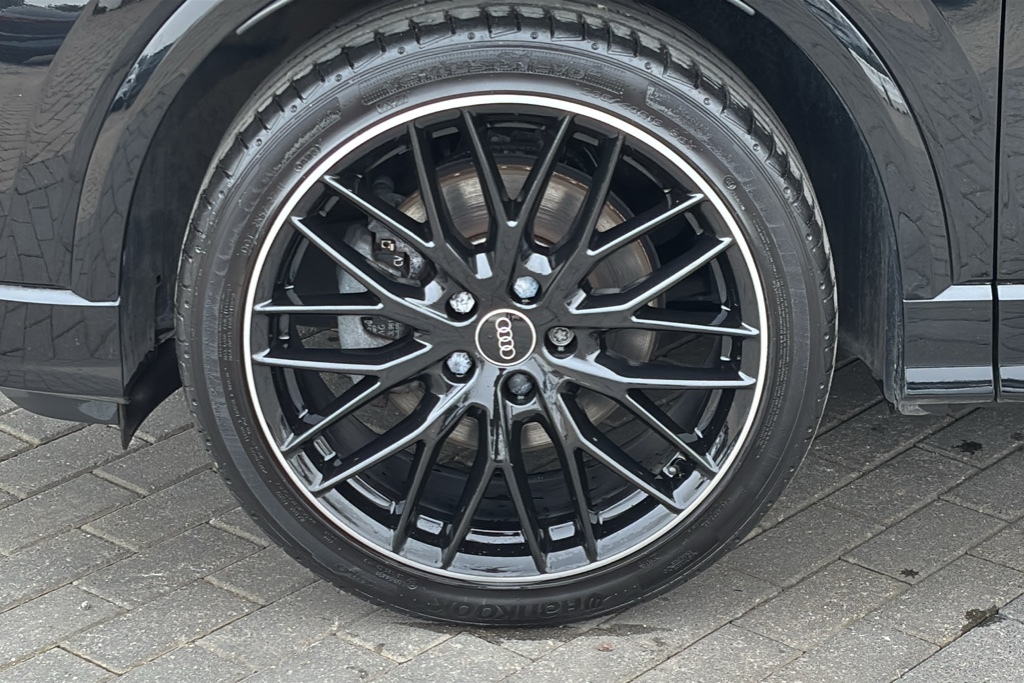 Audi Q2 35 Tfsi Black Edition S Tronic 150 Ps Black #5