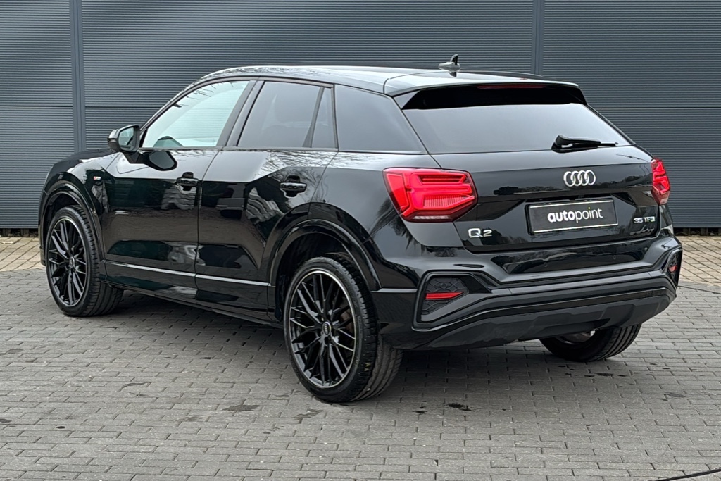 Audi Q2 35 Tfsi Black Edition S Tronic 150 Ps Black #3