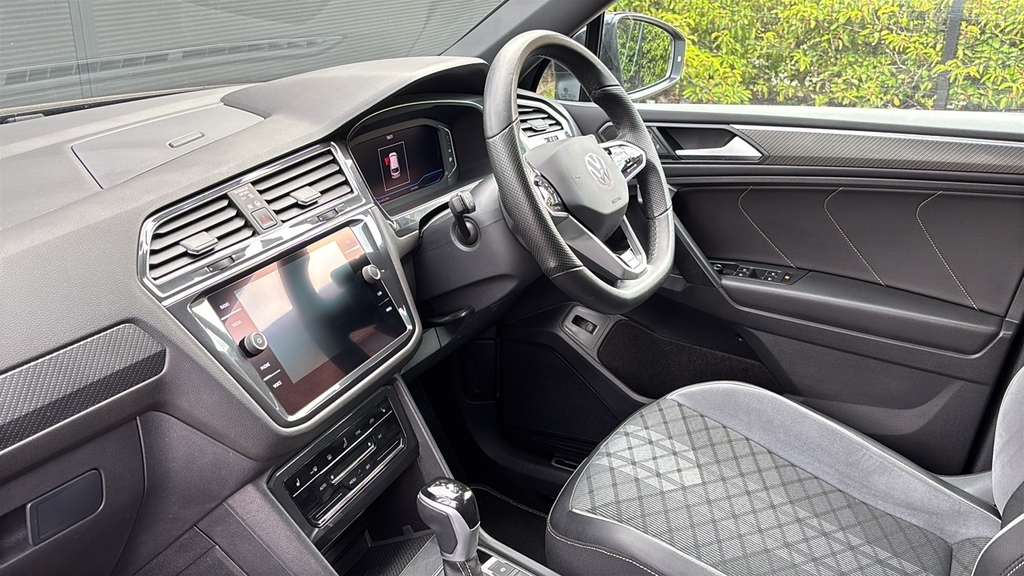 Volkswagen Tiguan Allspace 1.5 Tsi R-line Dsg 0 Ps FD73NCU Black #2