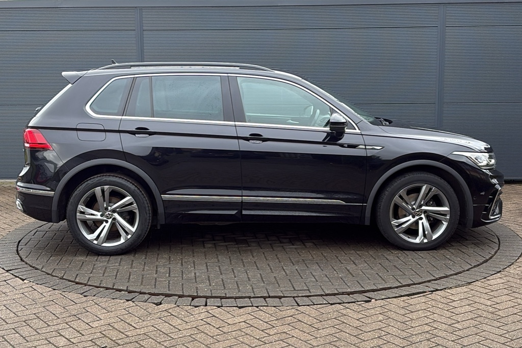 Volkswagen Tiguan 2.0 Tdi 4Motion R-line Edition Dsg 150 Ps FH72JVZ Black #4