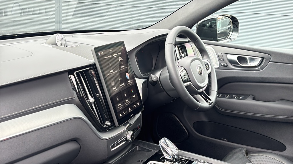 Volvo XC60 2.0 B5p Ultra Black Edition Awd Geartronic 0 Black #2