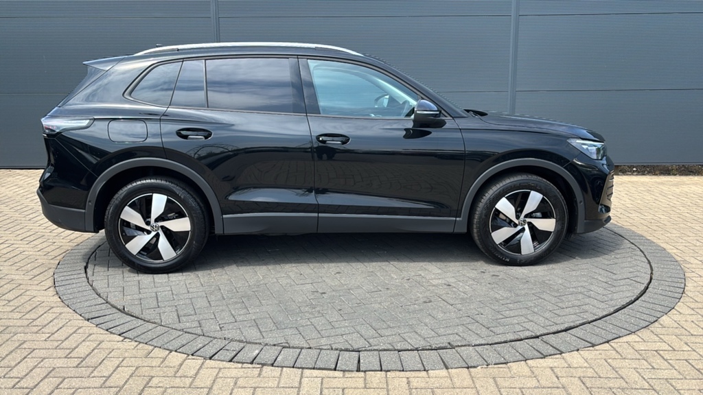 Volkswagen Tiguan 1.5 Etsi 150 Match Dsg 150 Ps Black #4