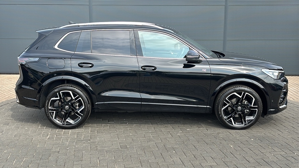 Volkswagen Tiguan 1.5 Etsi 150 R-line Dsg 150 Ps Black #4