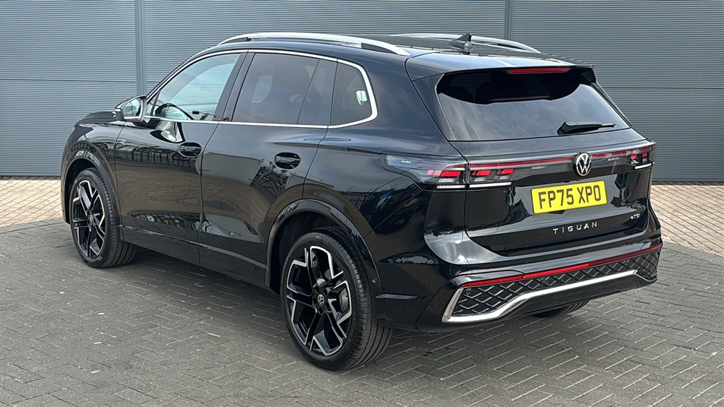Volkswagen Tiguan 1.5 Etsi 150 R-line Dsg 150 Ps Black #3