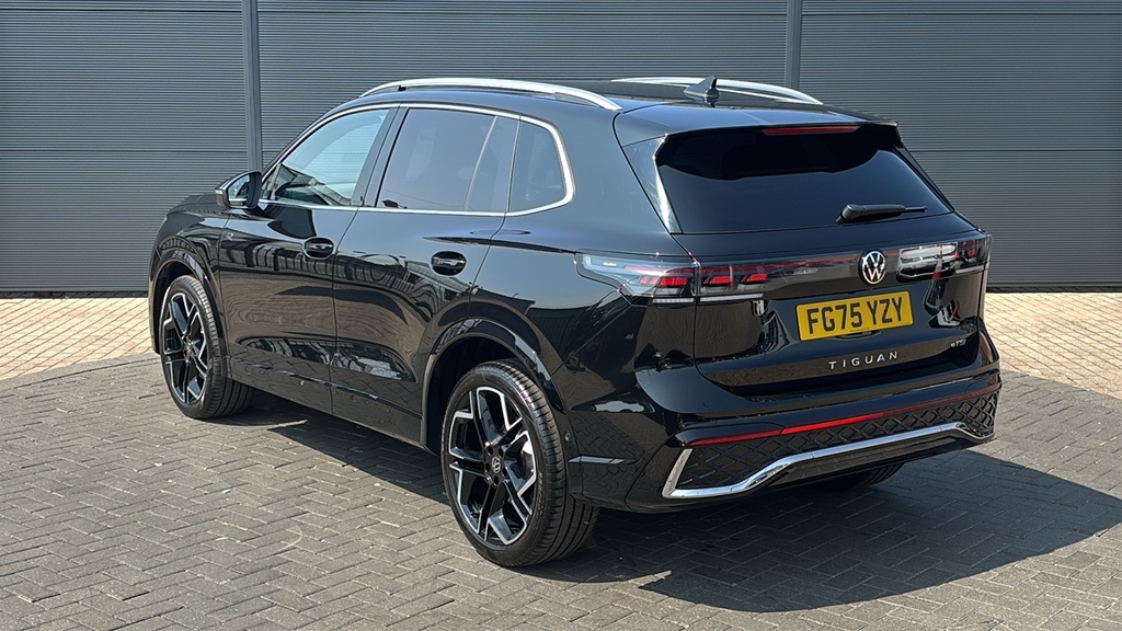Volkswagen Tiguan 1.5 Etsi 150 R-line Dsg 150 Ps Black #3