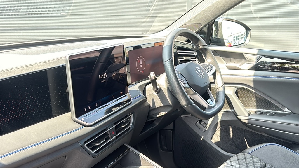 Volkswagen Tiguan 1.5 Etsi 150 R-line Dsg 150 Ps Black #2