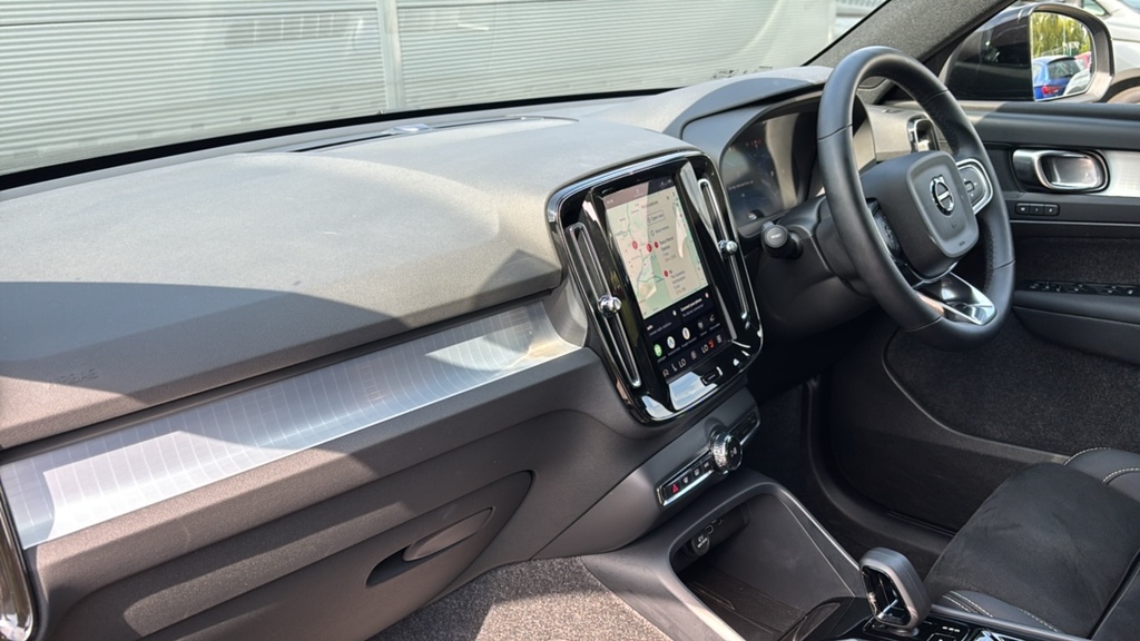 Volvo XC40 2.0 B4p Plus Dark 197 Ps Black #2