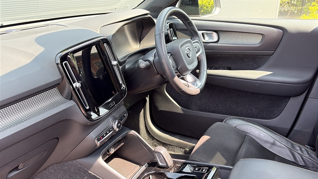 Volvo XC40 1.5 T4 Recharge Phev R Design 211 Ps Gold #2