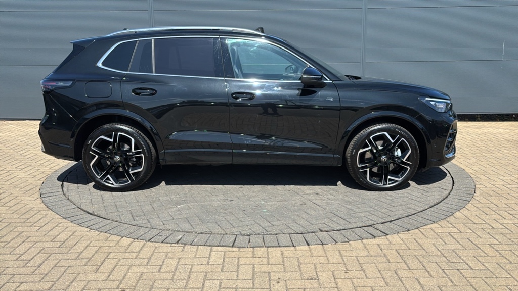 Volkswagen Tiguan 2.0 Tdi R-line Dsg 150 Ps Black #4