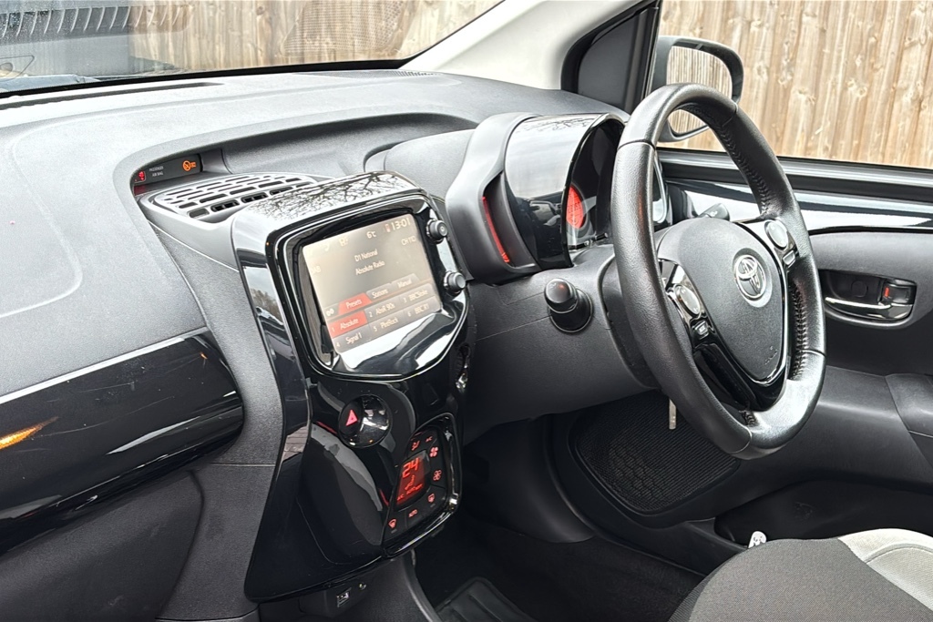 Toyota Aygo 1.0 Vvt-i X-press 68 Ps Black #2
