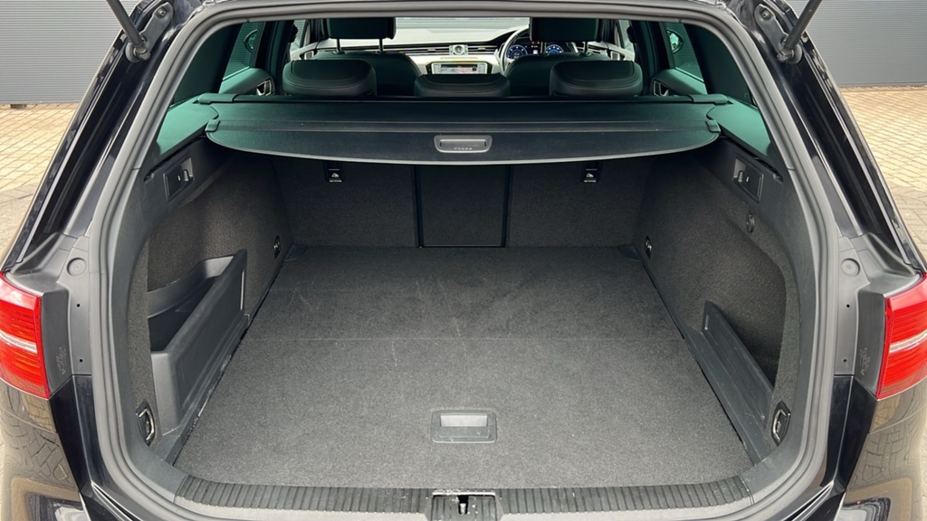 Volkswagen Passat Gte Advance Silver #9