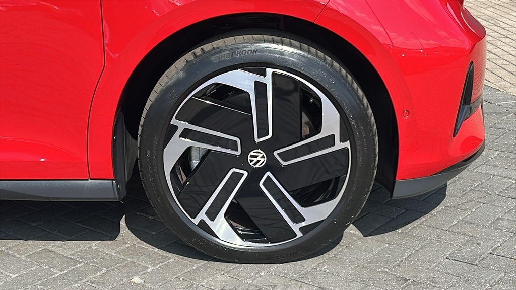 Volkswagen ID.Buzz 250Kw Gtx Pro 86Kwh 4Motion Lwb 7 Seat Red #5