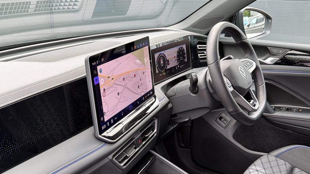 Volkswagen Tiguan 1.5 Tsi 272 Ehybrid R-line Dsg 272 Ps Black #2