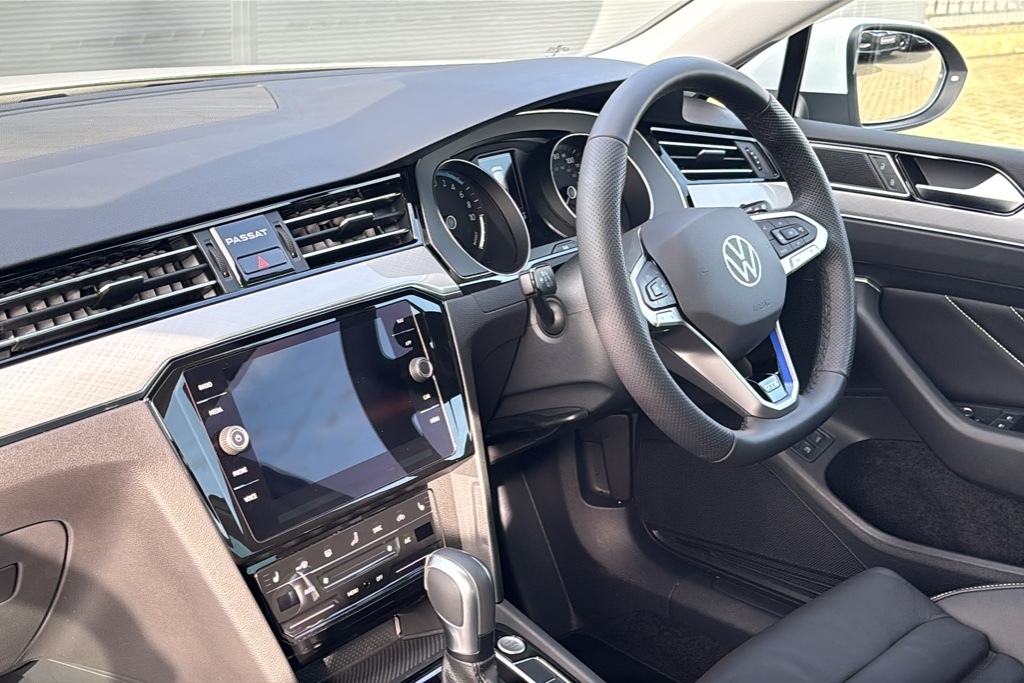 Volkswagen Passat 1.4 Tsi Phev Gte Dsg 218 Ps White #2