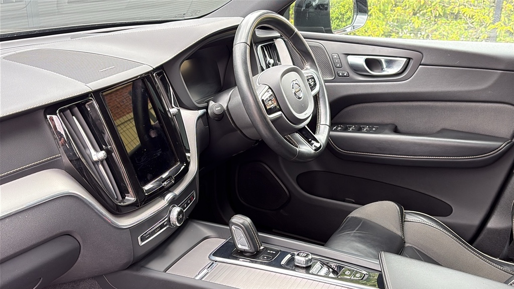 Volvo XC60 2.0 B5p 250 R Design Pro Geartronic 250 Ps Black #2