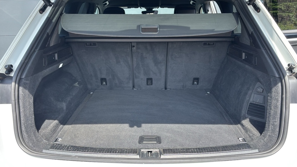 Volkswagen Touareg Automatic Black #20