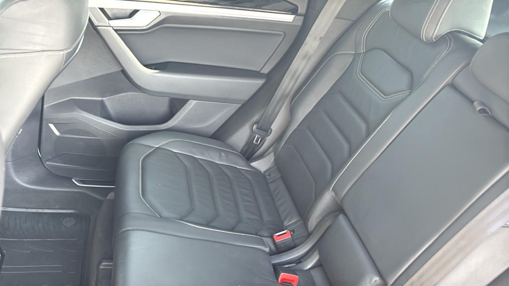 Volkswagen Touareg Automatic Black #8
