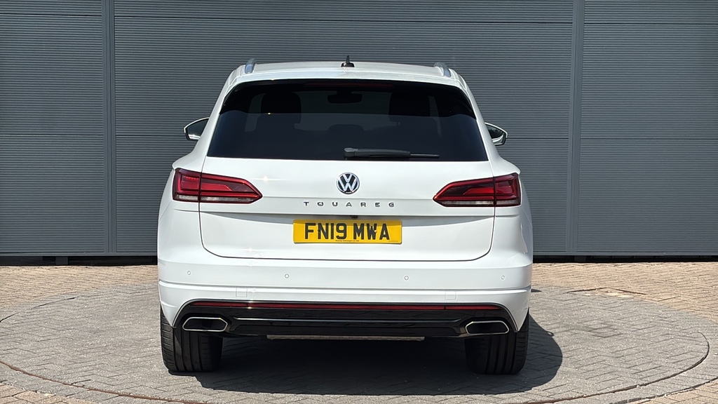 Volkswagen Touareg Automatic Black #9