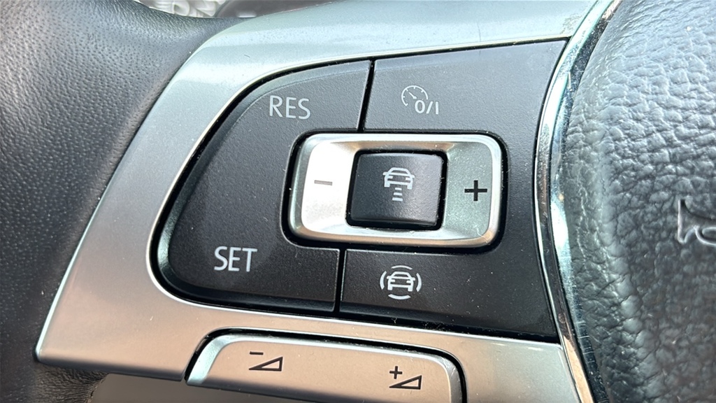 Volkswagen Touareg Automatic Black #24