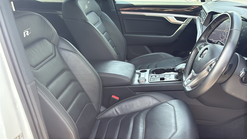 Volkswagen Touareg Automatic Black #14