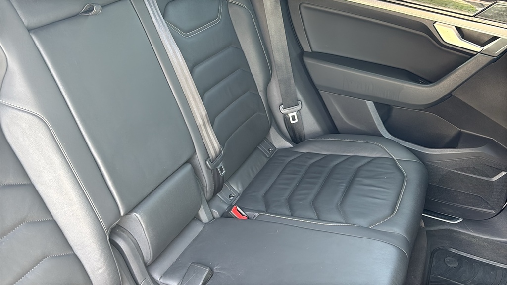 Volkswagen Touareg Automatic Black #22