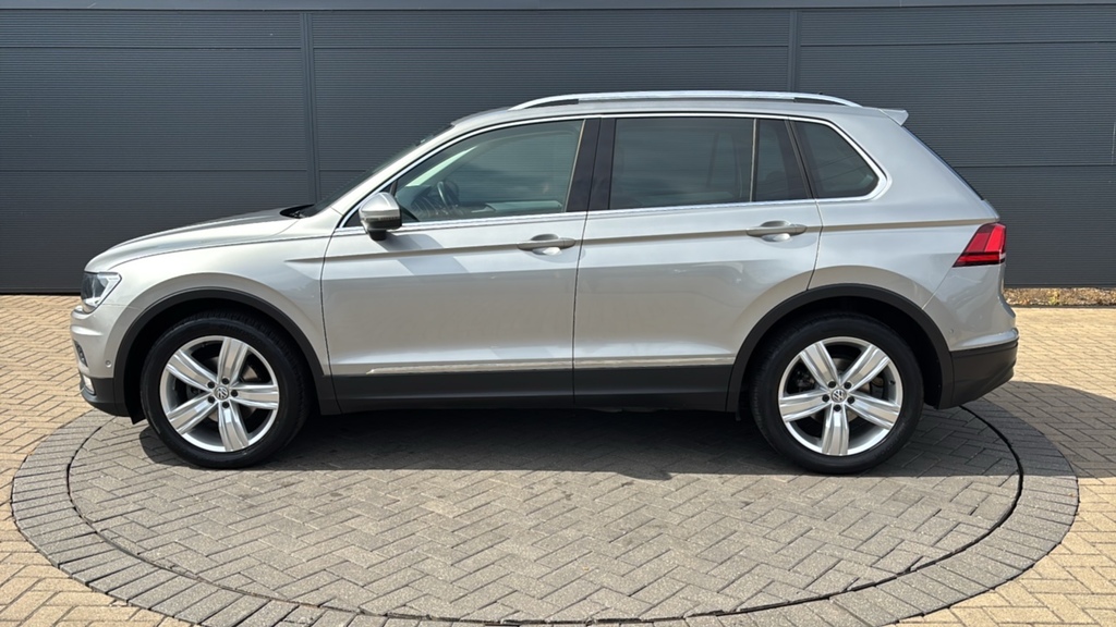 Volkswagen Tiguan Elegance Black #11
