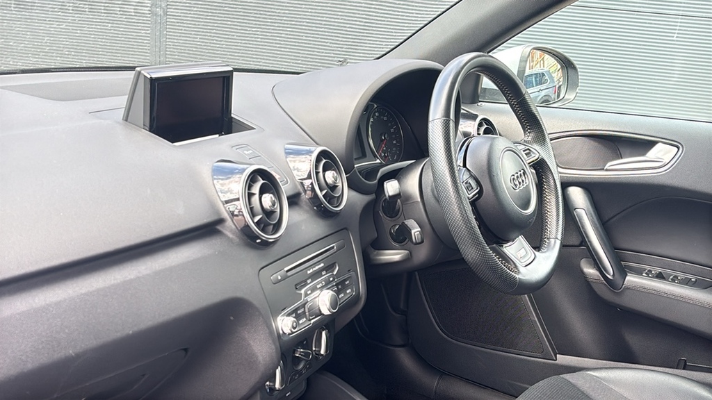 Audi A1 1.4 Tfsi 150 S Line Nav 150 Ps Silver #2