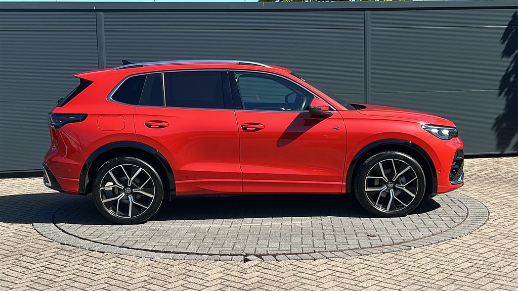 Volkswagen Tiguan 1.5 Etsi 150 R-line Dsg 150 Ps Red #4