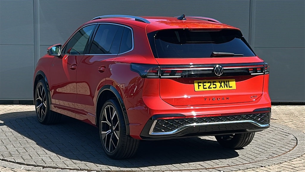 Volkswagen Tiguan 1.5 Etsi 150 R-line Dsg 150 Ps Red #3