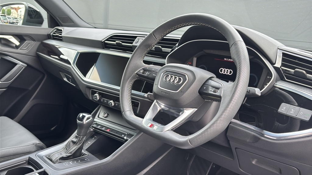 Audi Q3 35 Tfsi Black Edition S Tronic 20-In Alloy White #6