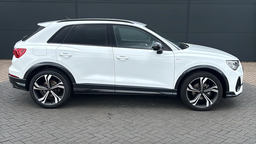 Audi Q3 35 Tfsi Black Edition S Tronic 20-In Alloy White #4