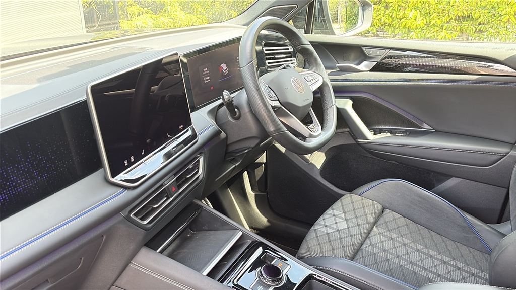 Volkswagen Tiguan 2.0 Tdi R-line Dsg 0 Ps Black #2