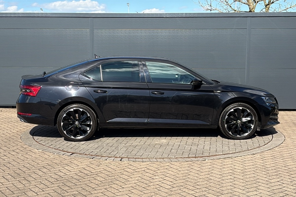 Skoda Superb 1.4 Tsi Iv Sport Line Plus Dsg 0 Ps Black #4