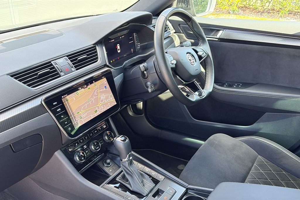 Skoda Superb 1.4 Tsi Iv Sport Line Plus Dsg 0 Ps Black #2