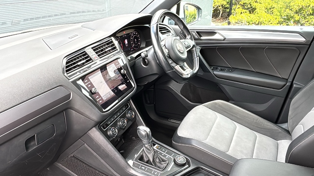Volkswagen Tiguan 2.0 Tdi Bmt 150 4Motion R Line Dsg 150 Ps White #2