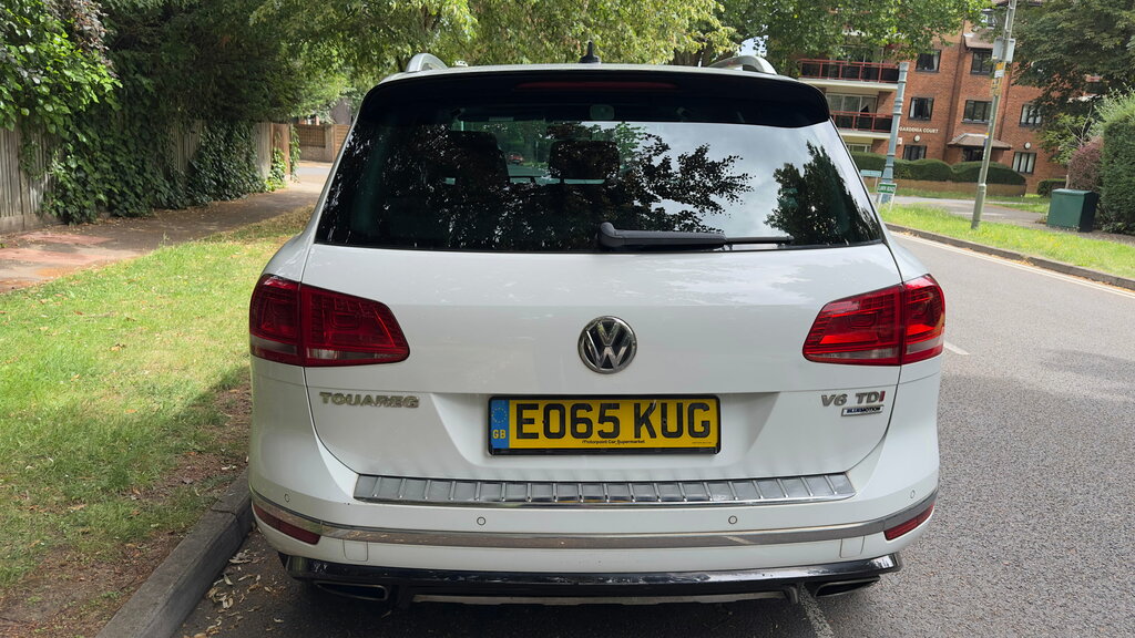 Volkswagen Touareg 3.0 Tdi V6 Bluemotion Tech R-line Suv T EO65KUG White #4