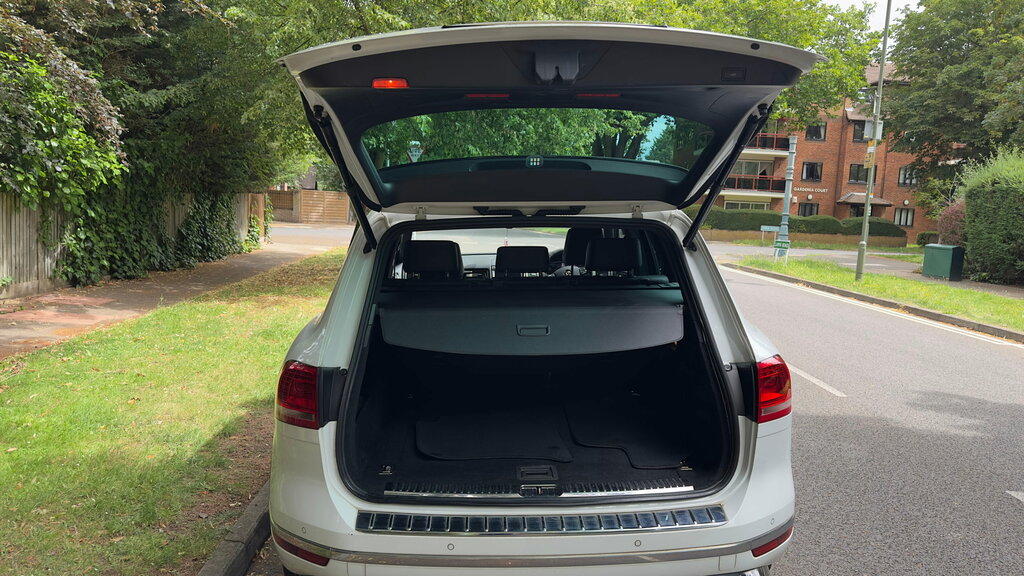 Volkswagen Touareg 3.0 Tdi V6 Bluemotion Tech R-line Suv T EO65KUG White #5