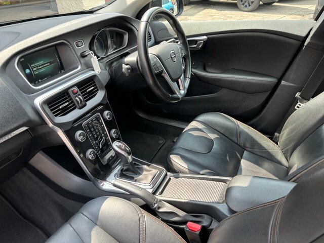 Volvo V40 Cross Country T3 Nav Plus Hatchback Black #3