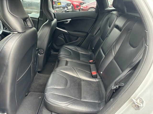 Volvo V40 Hatchback 1.6 D2 Se Euro 5 Ss 201565 Black #17