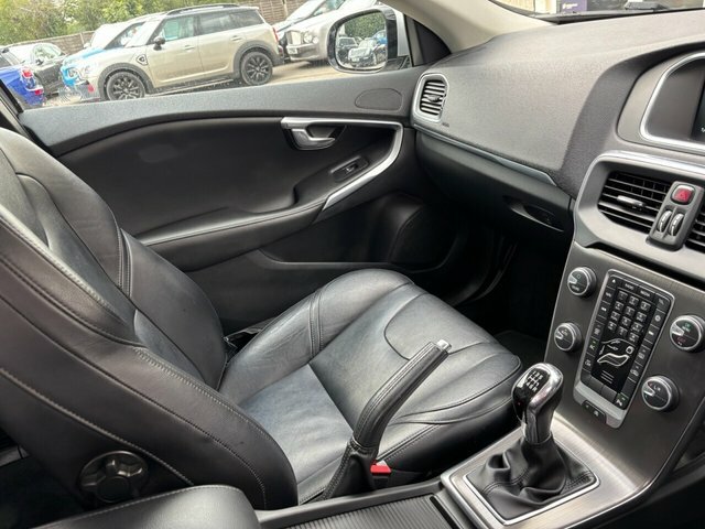 Volvo V40 Hatchback 1.6 D2 Se Euro 5 Ss 201565 Black #8