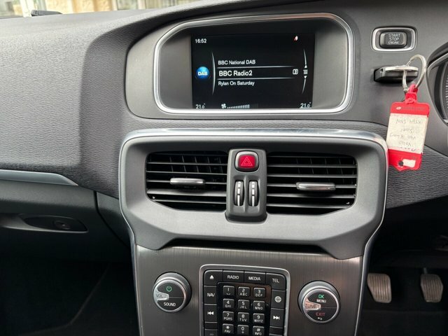 Volvo V40 Hatchback 1.6 D2 Se Euro 5 Ss 201565 Black #11