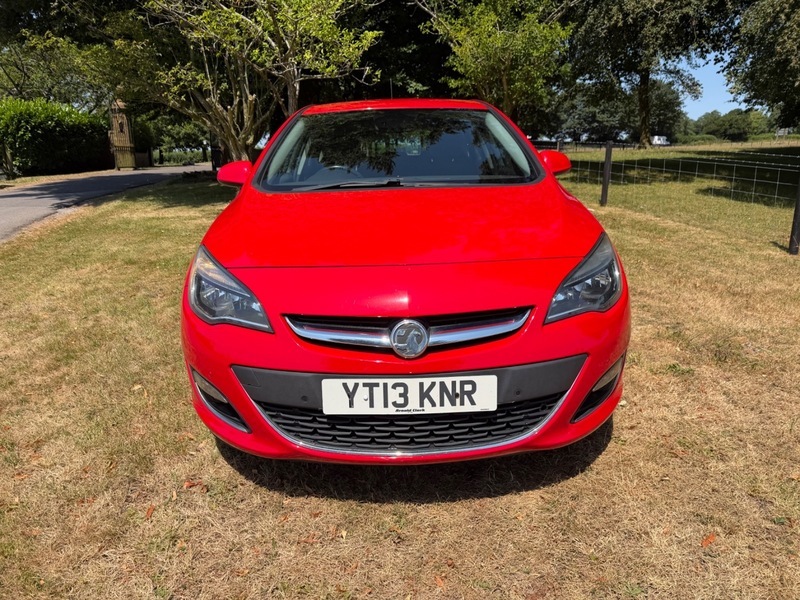 Vauxhall Astra Elite Cdti Red #2
