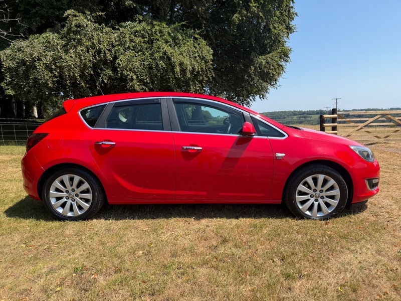 Vauxhall Astra Elite Cdti Red #4